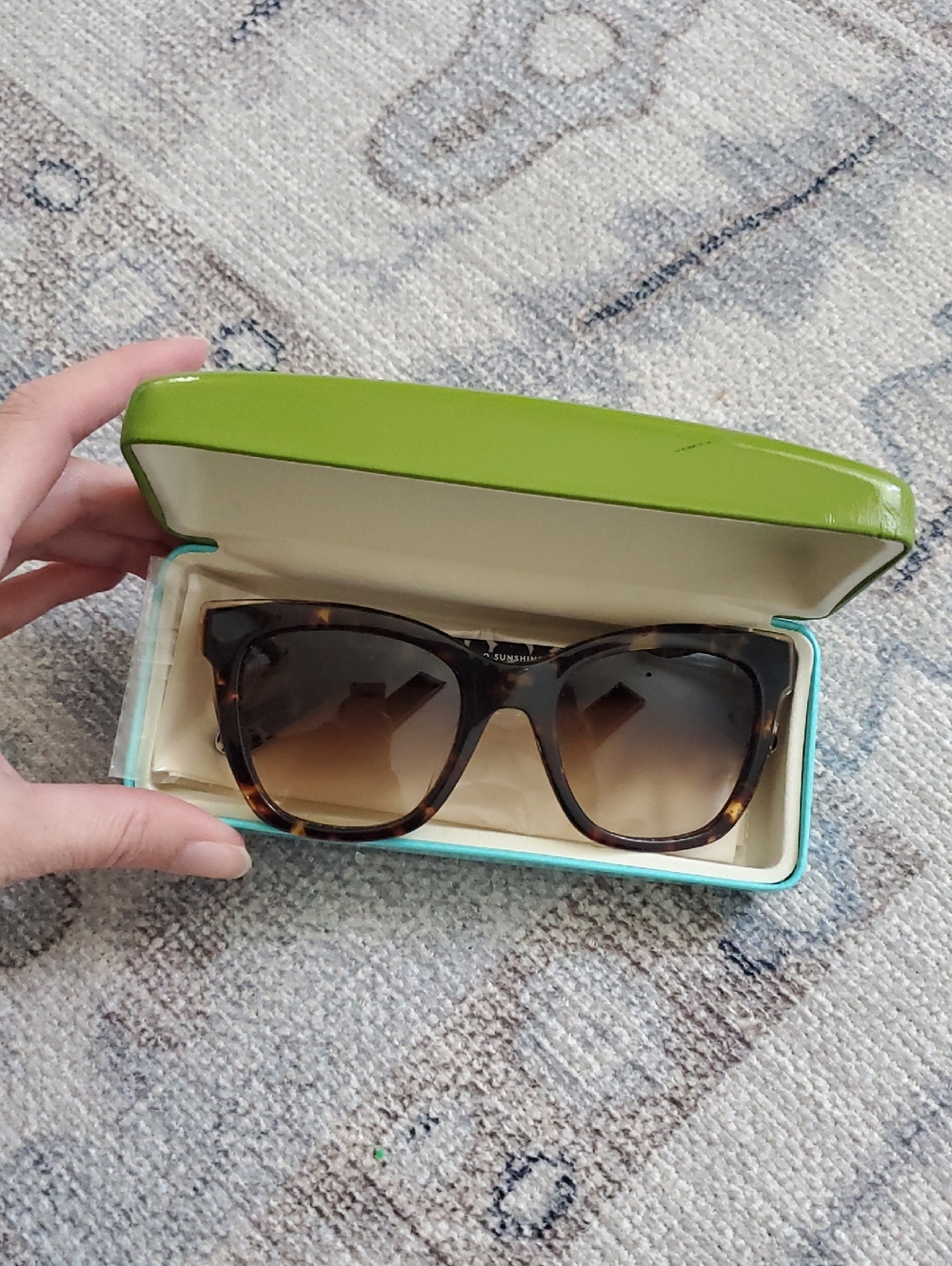 Kate Spade Womens Brown Tortoise Shell Sunglasses, Case And Cleaning Cloth